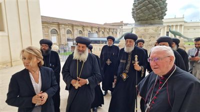 بالصور.. جولة قداسة البابا بمتحف الڤاتيكان وكنيسة سيستين