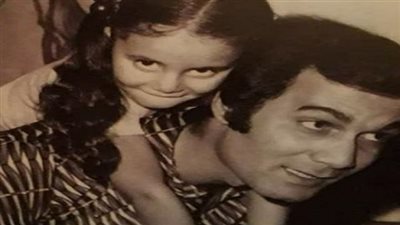 بكلمات مؤثرة.. رانيا محمود ياسين تطلب من جمهورها الدعاء لوالدها