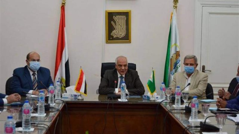 محافظ الجيزة في اجتماعه