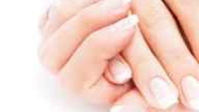 أضرار تطويل الأظافر