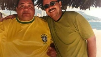 عمرو عرفة يكشف كواليس تهريب علاء ولي الدين لـ”20 رغيف كبده ومخ”