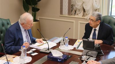 «شاكر» يستقبل إحدى الشركات البلجيكية لتعزيز التعاون في مجالات الطاقة المتجددة