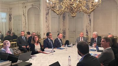 وزير التعليم العالي يعقد اجتماعًا مع رؤساء الجامعات الفرنسية بباريس