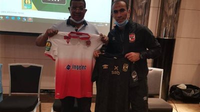 الأهلي يرتدي الاسود الكامل مقابل الابيض للوداد