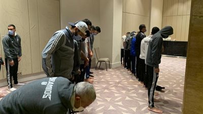 بعثة بيراميدز تؤدي صلاة الجمعة بفندق الإقامة بكازبلاكا