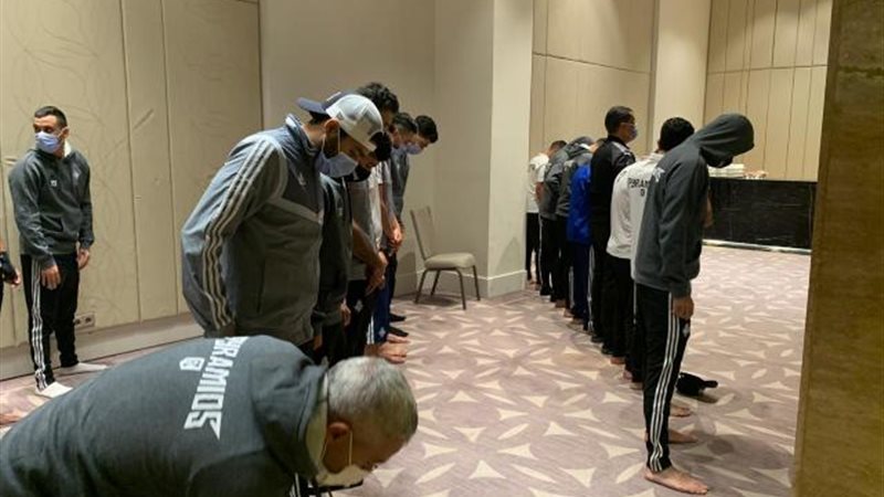 فريق بيراميدز يؤدي