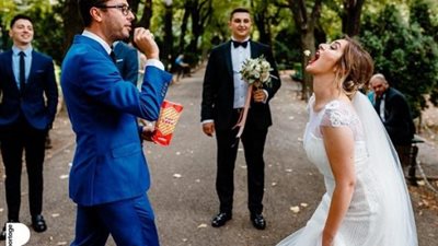 أبرزها تقبيل الكلب للعريس والفشار.. قائمة أفضل 10 صور لحفلات الزفاف في عام 2020