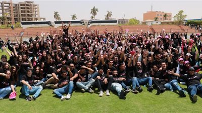 بالصور .. طلاب السنوات النهائية بالجامعة الألمانية بالقاهرة يستعدون لتنظيم حفل تخرجهم