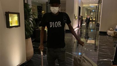 صور.. إيريك تراوري ينضم لبعثة بيراميدز في الدار البيضاء