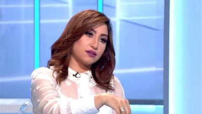 بوسي تتجاهل تصريحات والدها ضدها وتشارك جمهورها بإطلالة جديدة