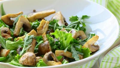 تعرفي على أسهل طريقة لتحضير سلطة الجرجير بالمشروم