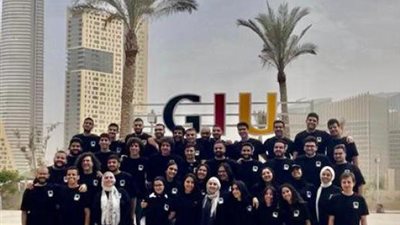 بالصور.. خريجي أول دفعة بالجامعة الألمانية الدولية ينظمون حفل photoshoot