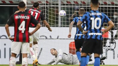 ميلان يتقدم على إنتر بهدفي السلطان في الشوط الأول