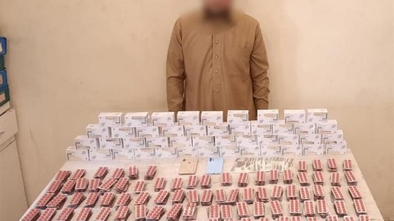 أحد المتهمين والمضبوطات