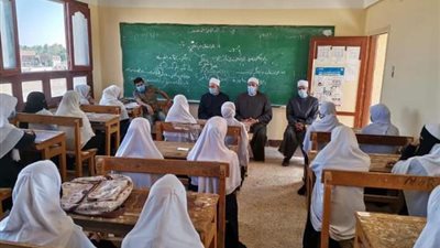 وعاظ الأزهر يستقبلون العام الدراسي مع طلاب الوادي الجديد