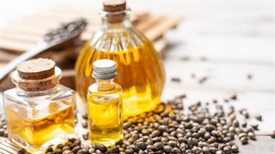 زيت الخروع.. الحل المثالي للتخلص من الديدان وتنظيف الجسم