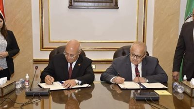 رئيسا جامعتي القاهرة وبنها و الأهلية يوقعان مذكرتي تفاهم لتعزيز التعاون المشترك