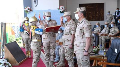 وزير الدفاع يشهد الاحتفال بتخريج دفعات جديدة من المعاهد الصحية