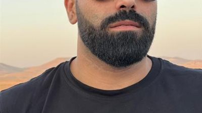 «عقرب كبها» بلوجر يكفل الأيتام ويزور مرضى السرطان: بحب الأعمال الخيرية