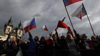 اشتباكات بين متظاهرين والشرطة احتجاجا على إيقاف الأنشطة الرياضية بالتشيك بسبب كورونا