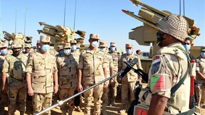 رئيس الأركان يشهد إجراءات تفتيش الحرب لأحد تشكيلات الجيش الثالث