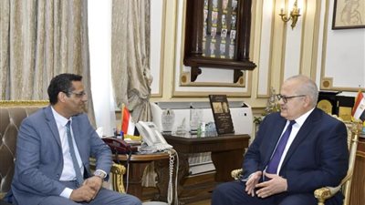 رئيس جامعة القاهرة يستقبل نقيب الصحفيين لبحث التعاون المشترك