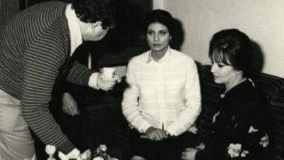 مع دلوعة السينما المصرية.. سوسن بدر تستعيد ذكرياتها مع شادية بصورة من فيلم ”لا تسألني من أنا”