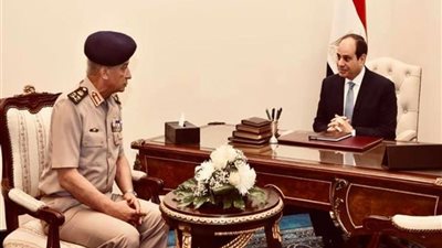 السيسي يستقبل القائد العام للقوات المسلحة وزير الدفاع والإنتاج الحربى