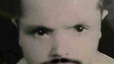 بـ ”الشنب”.. محمد هنيدي يشعل مواقع التواصل بصورة في طفولته