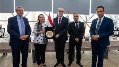 جامعة مصر للمعلوماتية تستقبل وزير الاتصالات الجزائري لفتح باب تبادل الخبرات العلمية