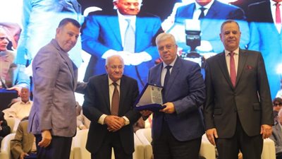 وزير التعليم العالي يفتتح فعاليات المؤتمر العلمي لهندسة عين شمس.. ويكرم رواد الكلية