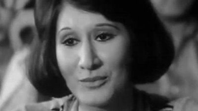 التقت بوالدها بعد 15 عاماً بالصدفة.. وتزوجت شاعر شهير.. وهاجرت فلسطين وهي رضيعة.. حكايات لا تعرفها عن الفنانة منى قطان