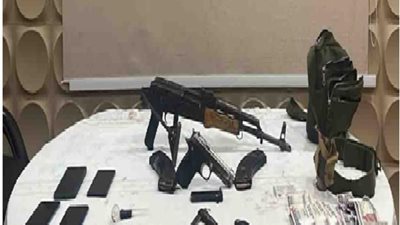 مباحث القاهرة تضبط عنصر إجرامى بحوزته أسلحة نارية وبيضاء وكمية من مخدر الآيس