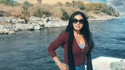 بإطلالة كاجوال مثيرة.. رانيا يوسف تروج للسياحة المصرية من مدينة السحر والجمال