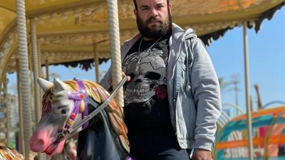 محمد عبد الرحمن يروج لفيلمه الجديد ”البطة الصفرا”