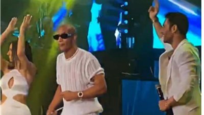 محمد رمضان يصف نفسه بـ ”ملك السهر في آثينا”