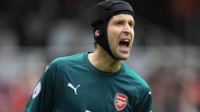 مفارقة.. تشيلسي يقيد بيتر تشيك المعتزل في قائمته هذا الموسم