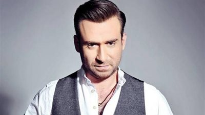 نضال الشافعي يمتلك معرض سيارات ومتزوج من أيتن عامر في مسلسل ”في يوم وليلة”.. إليك التفاصيل