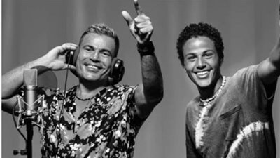 عمرو دياب يطرح أول دويتو غنائي مع نجله عبدالله