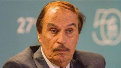 عزت العلايلي يستعيد ذكرياته مع محمود ياسين ويعلق:”كانت له الأولوية لدى المنتجين”