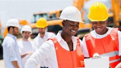 خبر غير سار.. دولة خليجية تُخطط للاستغناء عن العمال الأجانب