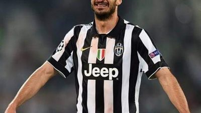 يوفنتوس يكشف موقف كيلييني من المشاركة أمام برشلونة