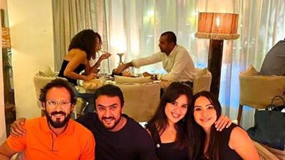 حلويات الفن.. يوسف الشريف وزوجته برفقة ياسمين عبد العزيز وأحمد العوضي