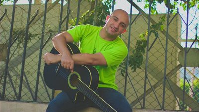 أحمد حسن يكشف تفاصيل أجدد أغانية” يا هلا بالناس الحلوة”