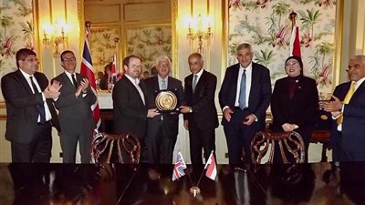 وزير التعليم العالي يشهد تسلم جامعة النهضة شهادة تصنيف 4 نجوم  “كيو إس” بلندن