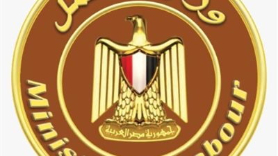 صرف إعانات طوارئ لعمال شركة نسيج بالقليوبية