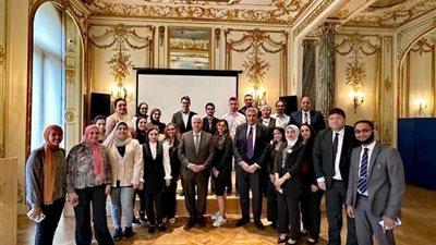 وزير التعليم العالي يلتقي طلاب الجامعة البريطانية في مصر بالمملكة المتحدة