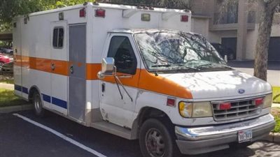 «مش هتصدق».. حكاية الرجل الذى حول سيارة إسعاف لمنزل باهظ الثمن