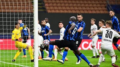 إنتر ميلان يتعادل أمام مونشنجلادباخ (2-2) في دوري الأبطال