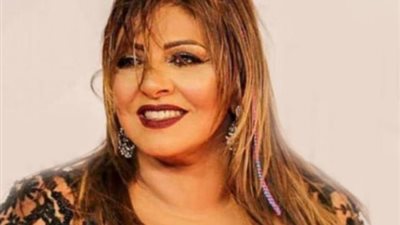 الدهن في العتاقي.. هالة صدقي تستعرض رشاقتها بالمايوه في حمام السباحة (فيديو)